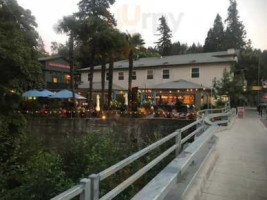 Calistoga Inn Brewery outside