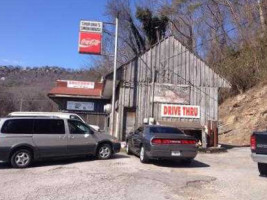 Shuford's Smokehouse outside