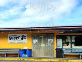 Ka'aloa's Super J's outside