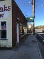 Daybreaks Diner outside