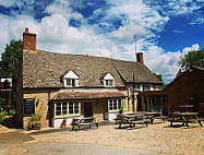 The Black Horse outside