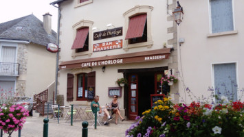 Le Cafe de L'horloge outside