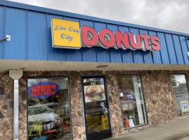 Live Oak Donut Shop outside