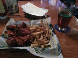 Quaker Steak Lube food