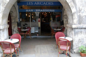 LES ARCADES inside