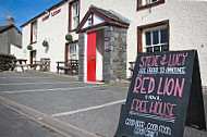 The Red Lion outside