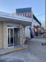 Wayland Bakery outside