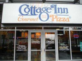 Cottage Inn Pizza food