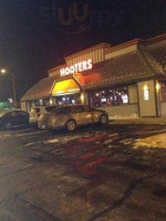 Hooters outside