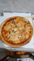 Mister Pizza Di Zakr Mena food