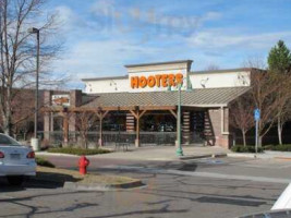 Hooters outside