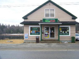 Dufferin Variety Pizza outside