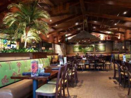 Bahama Breeze inside