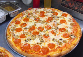 Sal's Pizzeria food