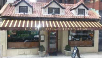 L.a. Burdick Handmade Chocolates outside