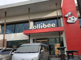 Jollibee outside