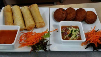 Zaab Thai Cuisine food