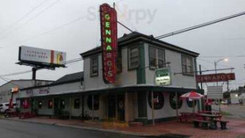 Bear's Po-boy's At Gennaro outside