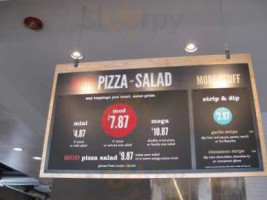 Mod Pizza W Manchester inside