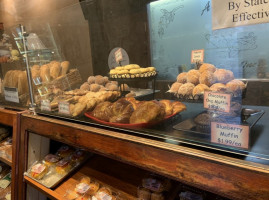 An Xuyên Bakery food