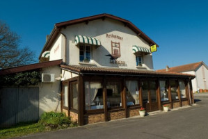 Le Relais De Vacherauville outside