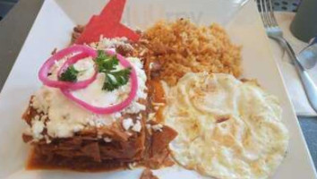 Los Chilaquiles food