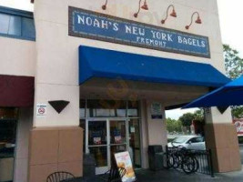 Noah's New York Bagels outside