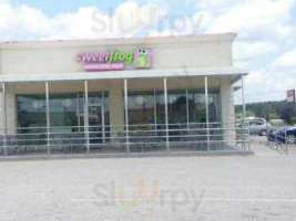 Sweet Frog outside