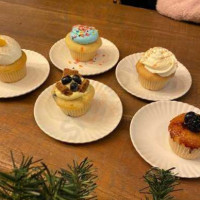 Molly's Cupcakes food