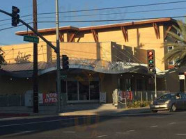 California Eatery outside