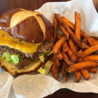 Buddy's Burgers food