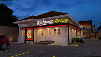 Richeese Factory inside