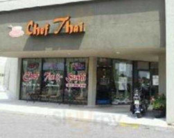 Chef Thai outside