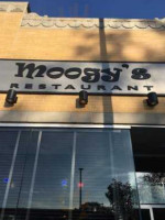 Moogy's Sandwich Shop outside