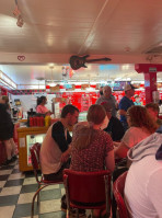 Cakes Cream Fifties Diner Drive In food