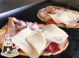 Piadineria–la Piadarola Di Godo food