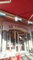 Le Canotier inside