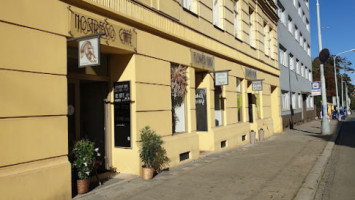 Nostresso_cafÉ outside