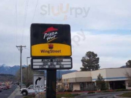 Pizza Hut outside