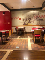 Pizza Hut Telheiras inside