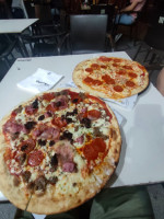 Del Poble Pizzeria food