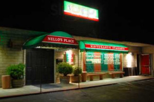 Nello's Place outside