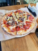 Mod Pizza food