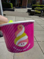 Menchie's Frozen Yogurt outside