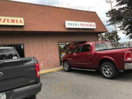 Prima Pizzeria outside