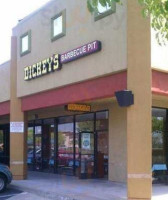 Dickey's Barbecue Pit outside