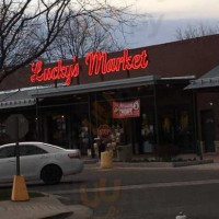 Lucky's Market inside