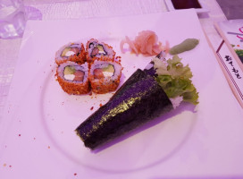 Allo Sushi food