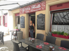 Le Pt'it Fléville food