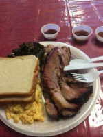 Petty's Bbq food